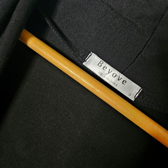 Long Obsidian Drape Vest - Picture 2 of 4